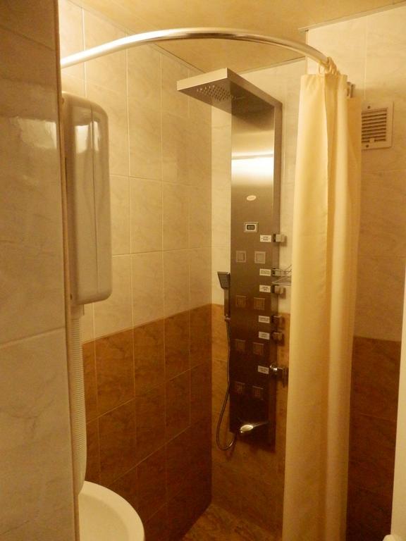 Семеен Хотел Роза Kazanlak Ngoại thất bức ảnh